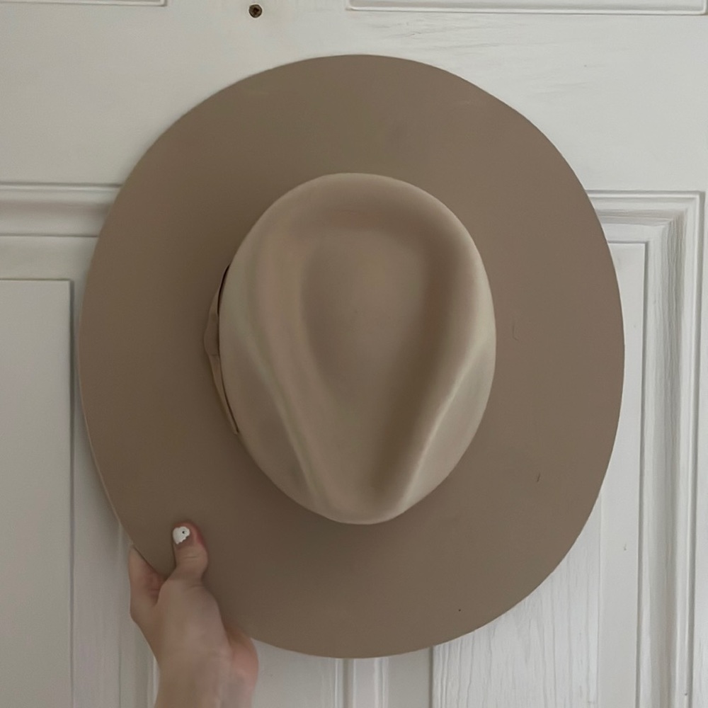 Forever 21 flat brim hat
